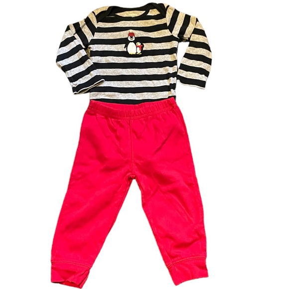 Carter’s Penguin Outfit - Picture 2 of 3